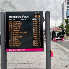 neue DFI-Anzeige am Zentralplatz