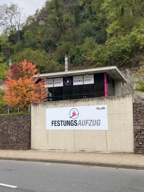 Station Festungsaufzug unten