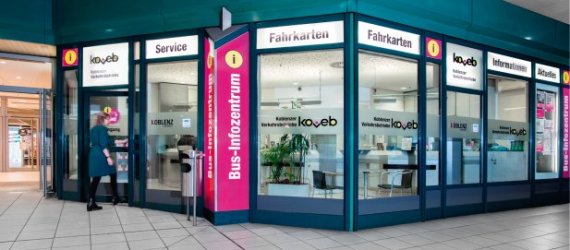 Bus-Infozentrum am Löhr-Center der koveb von außen