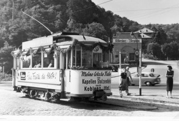 geschmückte Tram der Linie 3 zur letzten Fahrt auf dem Rittersturz
