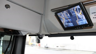 Bildschirm im Fahrerbereich zur Videoüberwachung in den Bussen