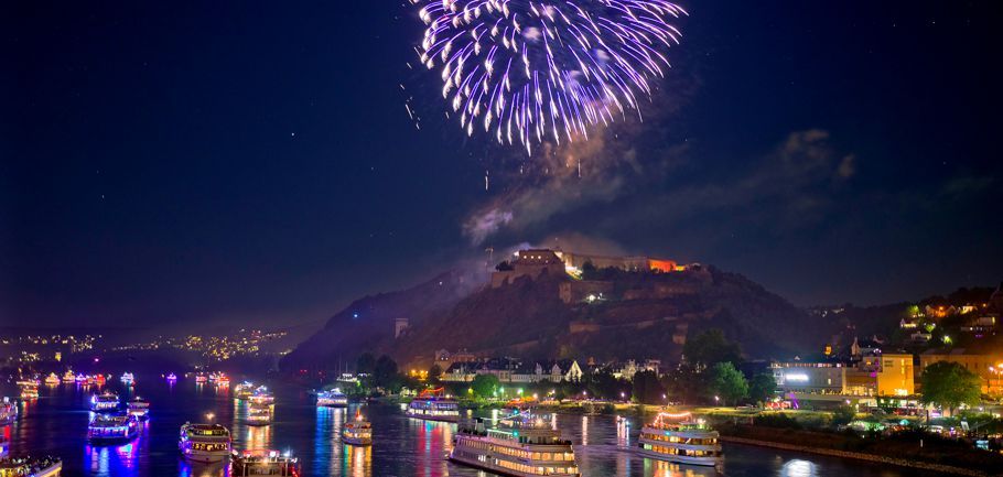 Feuerwerk an Rhein in Flammen Feuerwerk an Rhein in Flammen
