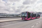 Ein Bus der koveb fährt über die Balduinbrücke